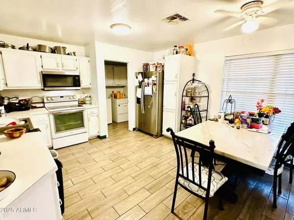 7567 W PASADENA Avenue, Glendale, AZ 85303