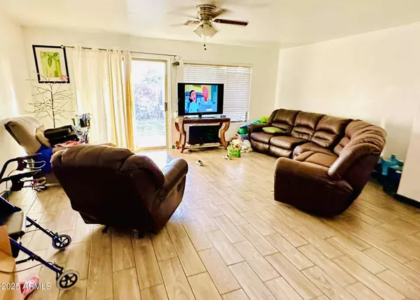 7567 W PASADENA Avenue, Glendale, AZ 85303