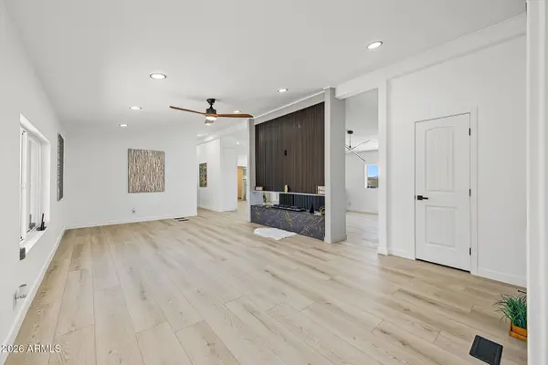 33235 S COLDWATER Road, Black Canyon City, AZ 85324