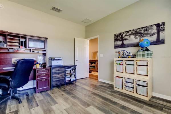 6648 CASTLE GREEN PL, Zephyrhills, FL 33541