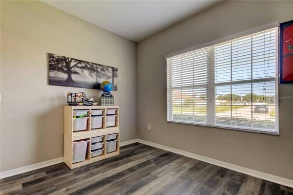 6648 CASTLE GREEN PL, Zephyrhills, FL 33541