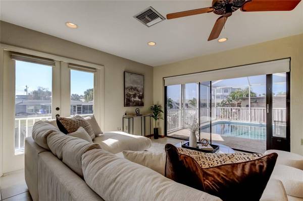 212 WESTWINDS DR, Palm Harbor, FL 34683