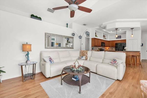 9209 WOODBAY DR, Tampa, FL 33626