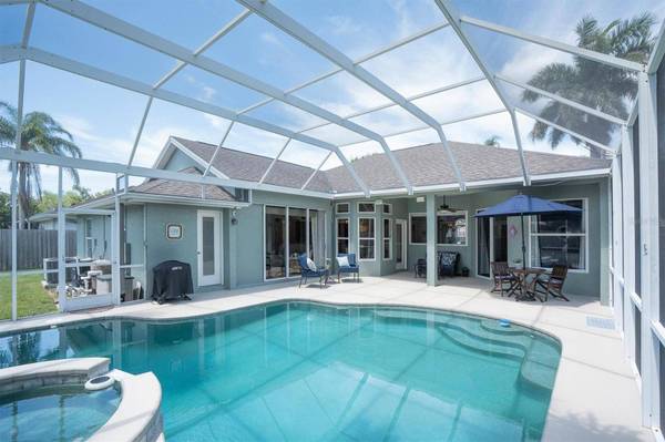 9209 WOODBAY DR, Tampa, FL 33626