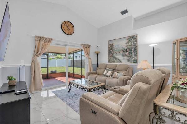 11113 BLOOMINGTON DR, Tampa, FL 33635