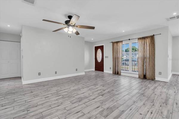 6832 SWAIN AVE, Tampa, FL 33625