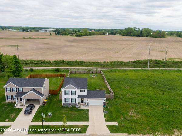 834 St Johns Chase, Grand Ledge, MI 48837