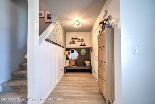 834 St Johns Chase, Grand Ledge, MI 48837