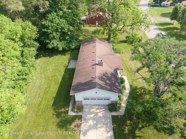 31 Sherwood RD, Williamston, MI 48895
