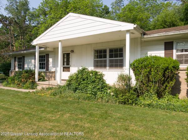 31 Sherwood RD, Williamston, MI 48895