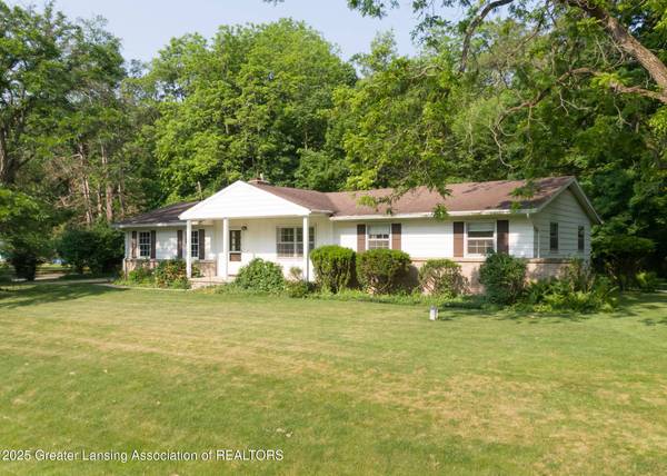 31 Sherwood RD, Williamston, MI 48895