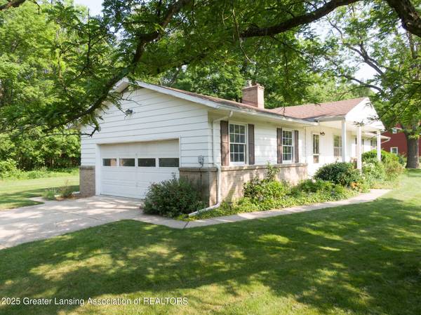 31 Sherwood RD, Williamston, MI 48895