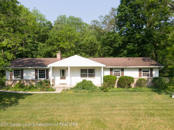31 Sherwood RD, Williamston, MI 48895