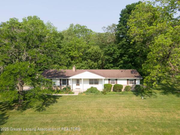 31 Sherwood RD, Williamston, MI 48895