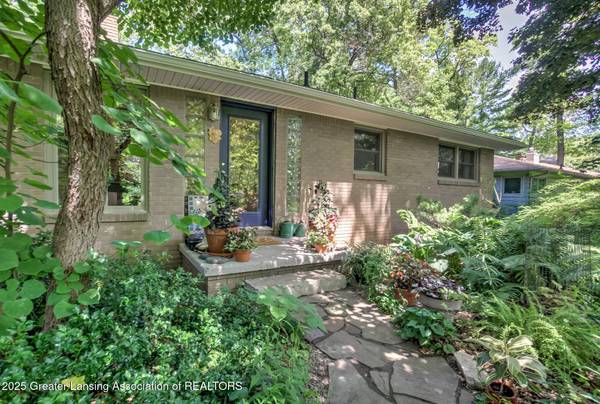 4451 Greenwood DR, Okemos, MI 48864