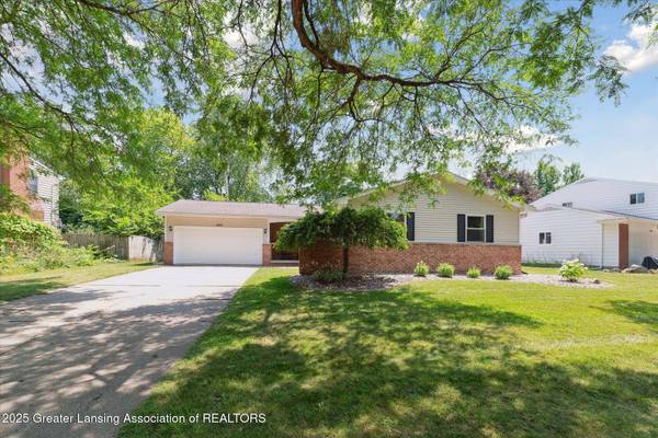 1010 Shelter LN, Lansing, MI 48912