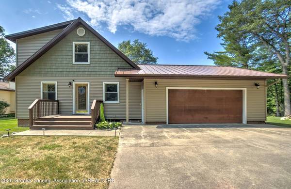5235 King Henry CIR, Gladwin, MI 48624