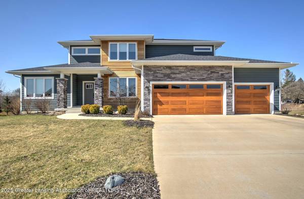 6101 Sleepy Hollow LN, East Lansing, MI 48823