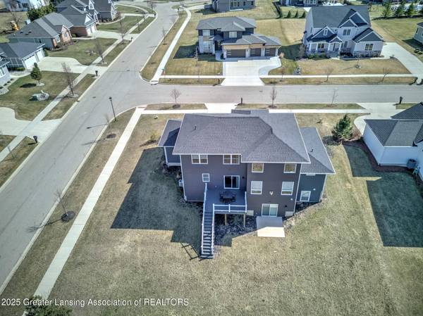 6101 Sleepy Hollow LN, East Lansing, MI 48823