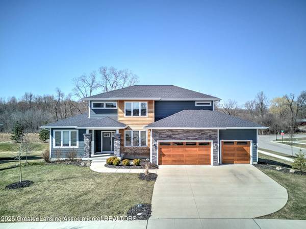 6101 Sleepy Hollow LN, East Lansing, MI 48823