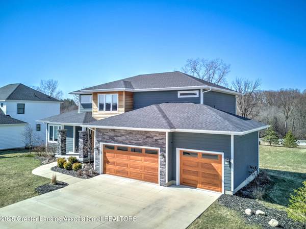 6101 Sleepy Hollow LN, East Lansing, MI 48823