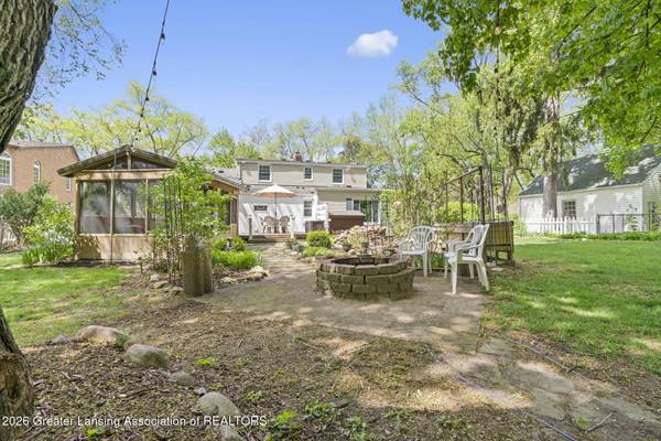 136 Maplewood DR, East Lansing, MI 48823