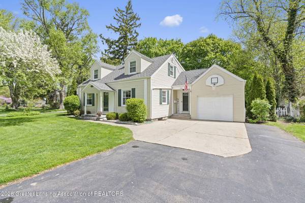 136 Maplewood DR, East Lansing, MI 48823