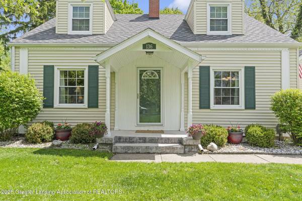 136 Maplewood DR, East Lansing, MI 48823