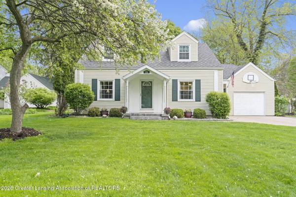 136 Maplewood DR, East Lansing, MI 48823