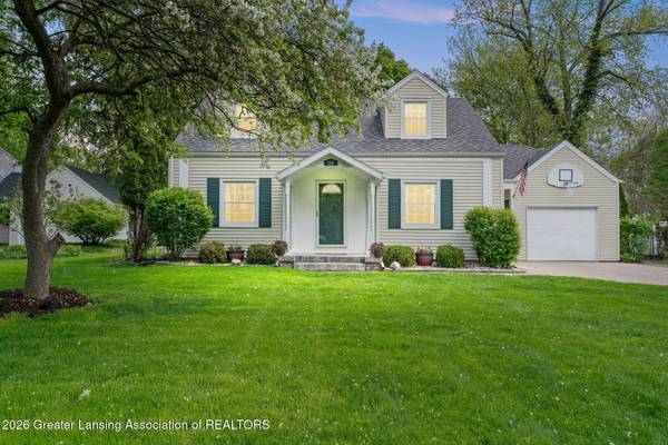 136 Maplewood DR, East Lansing, MI 48823