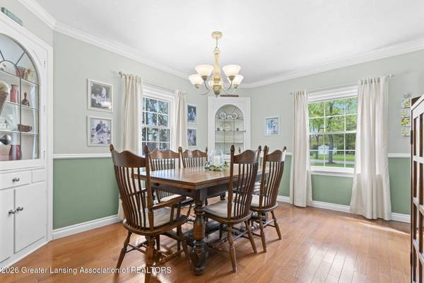 136 Maplewood DR, East Lansing, MI 48823