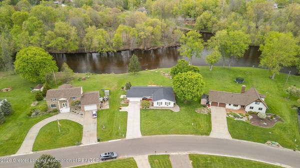 6066 Old River TRL, Lansing, MI 48917
