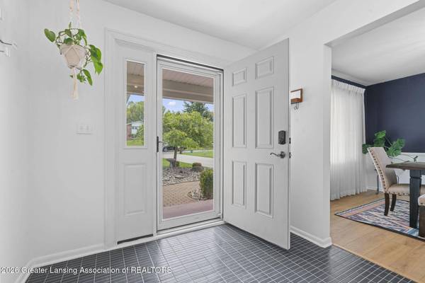 6066 Old River TRL, Lansing, MI 48917
