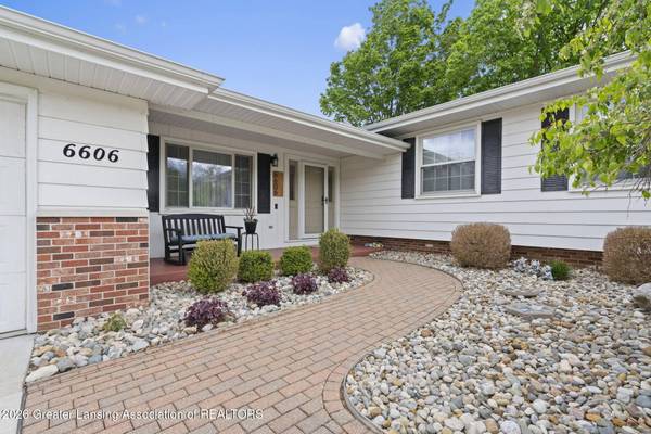 6066 Old River TRL, Lansing, MI 48917