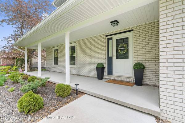5784 N Green RD, Haslett, MI 48840