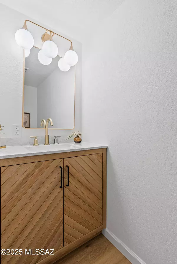 7642 E Waverly Street, Tucson, AZ 85715