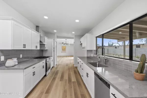 7642 E Waverly Street, Tucson, AZ 85715