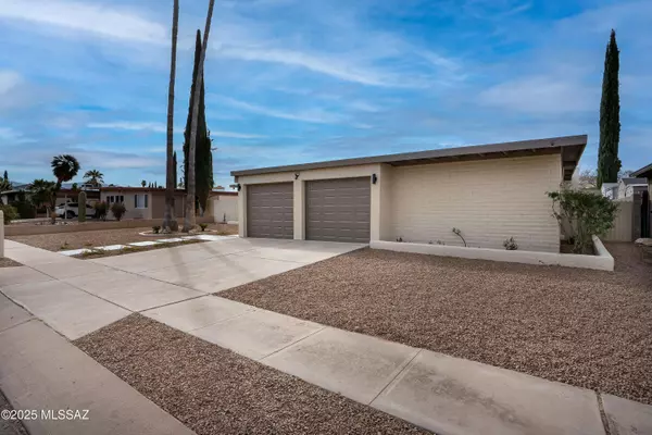7642 E Waverly Street, Tucson, AZ 85715