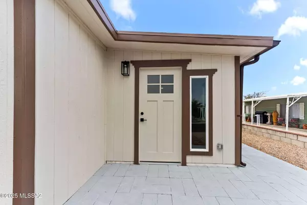 270 W Palma Drive, Green Valley, AZ 85614