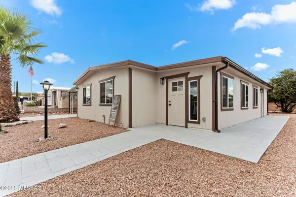 270 W Palma Drive, Green Valley, AZ 85614
