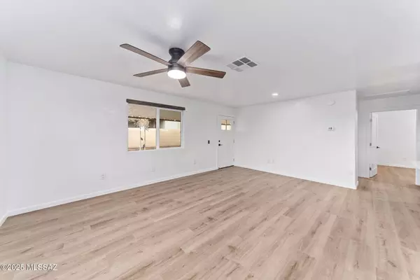 270 W Palma Drive, Green Valley, AZ 85614