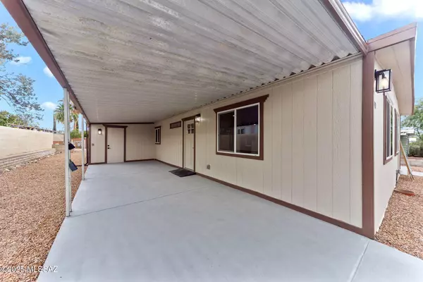 270 W Palma Drive, Green Valley, AZ 85614