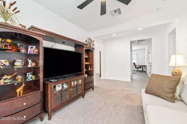 9796 E Lynx Lake Trail, Tucson, AZ 85747