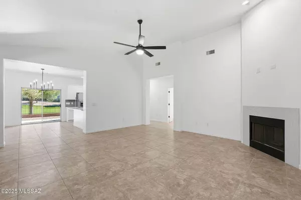 8552 N Western Juniper Terrace, Tucson, AZ 85743