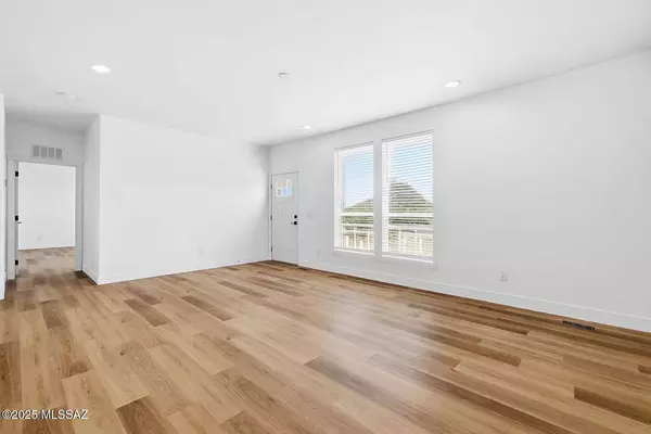 6362 N Van Ark Road, Tucson, AZ 85743