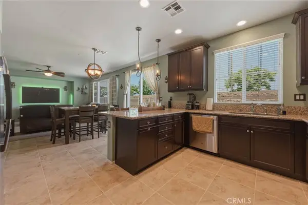 28460 Wild Rose LN, Highland, CA 92346