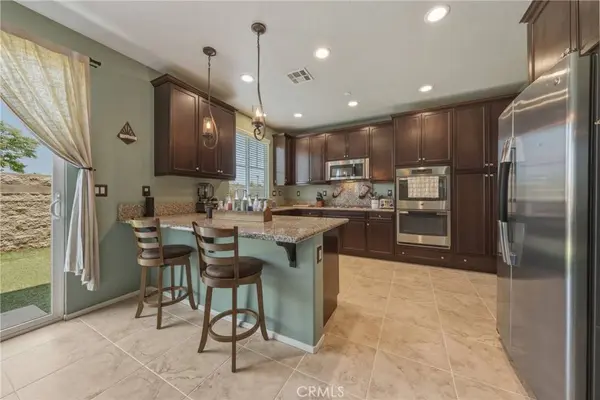 28460 Wild Rose LN, Highland, CA 92346
