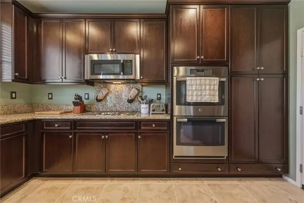 28460 Wild Rose LN, Highland, CA 92346