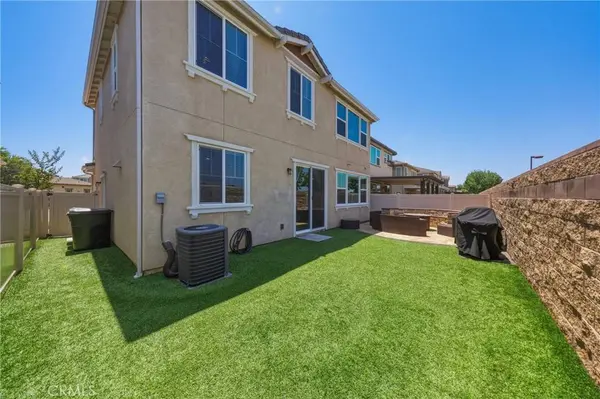 28460 Wild Rose LN, Highland, CA 92346