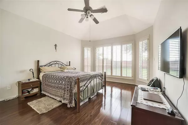 9215 Shango LN, Houston, TX 77095